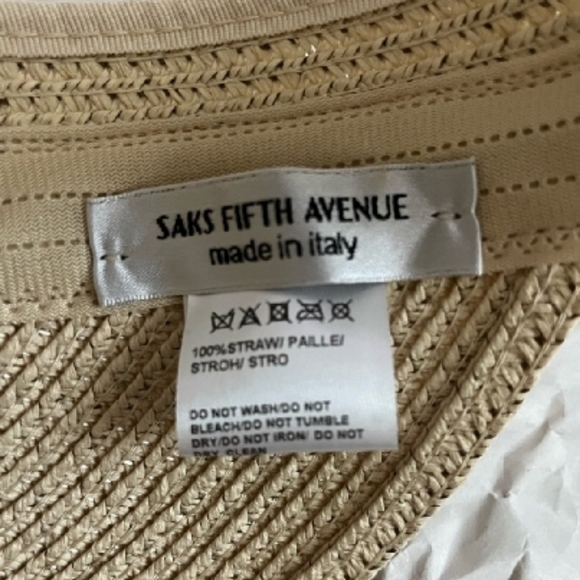 Saks Fifth Ave 100% Straw Visor Grip Back NWOT - Picture 4 of 5